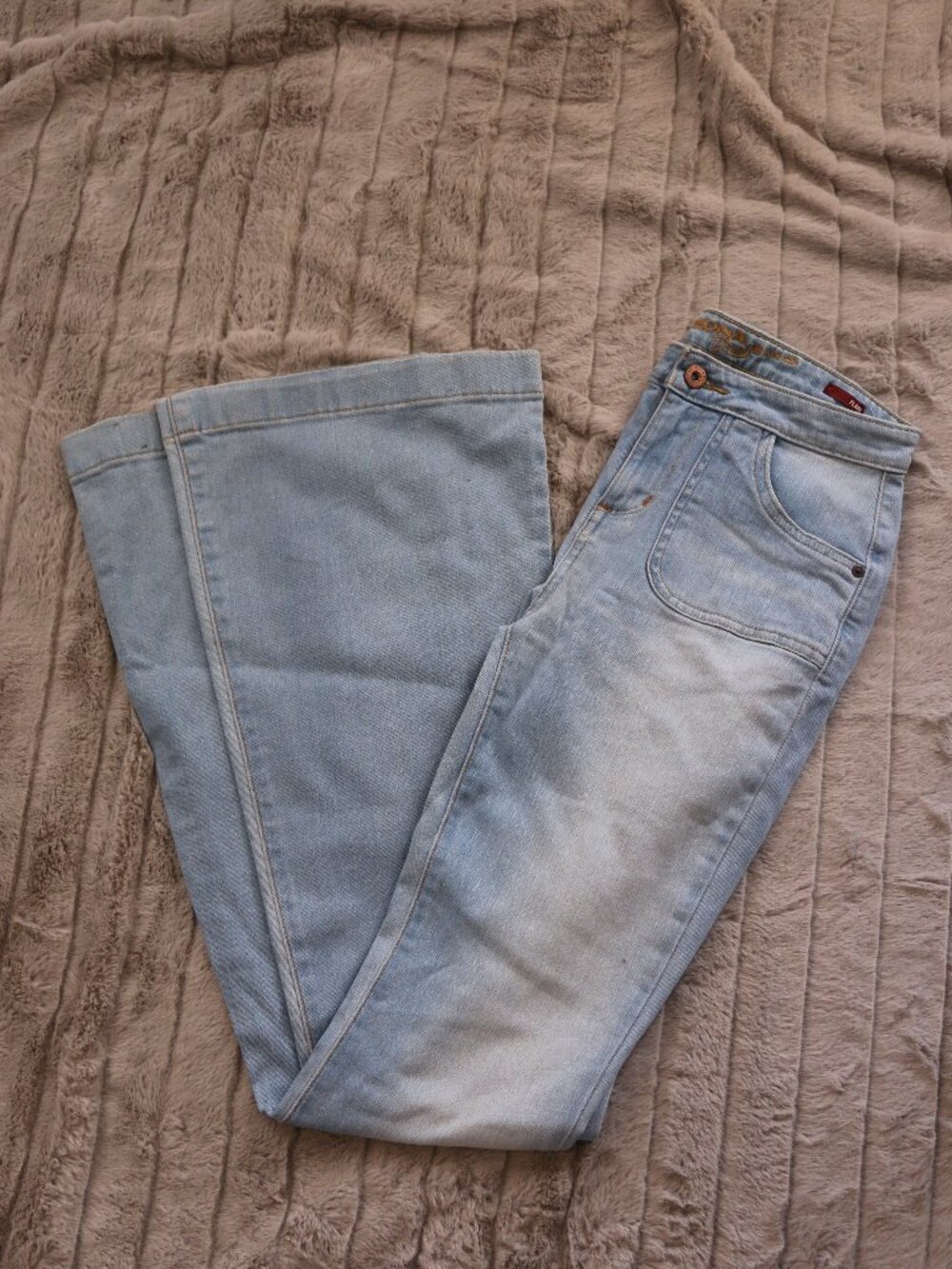 Arizona Jeans Women’s Flare Leg Light Wash Jeans Size 1 33” Inseam 👖✨